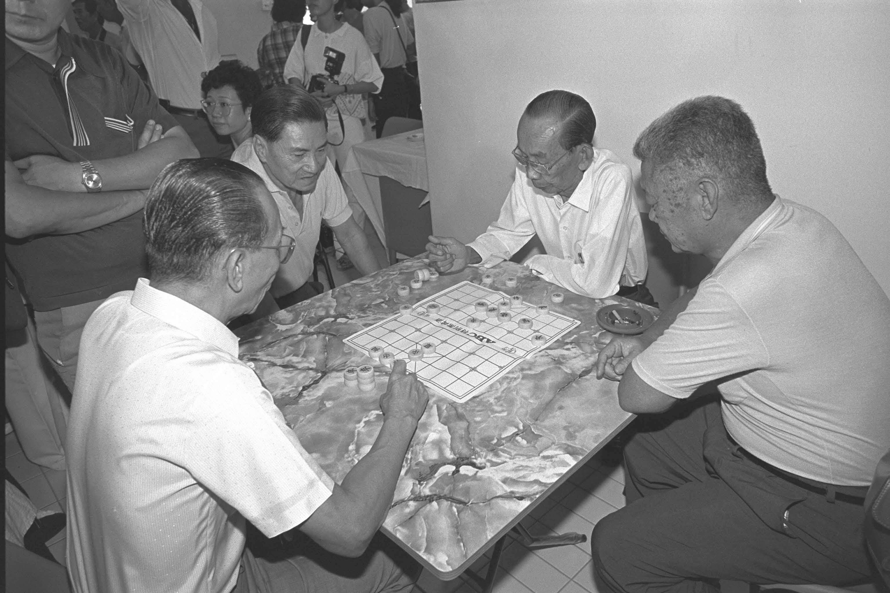 Residents playing Chinese chess at Telok Blangah, 1987